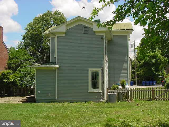 215 Blue Ridge Avenue Front Royal, VA 22630 - Photo 4 of 24