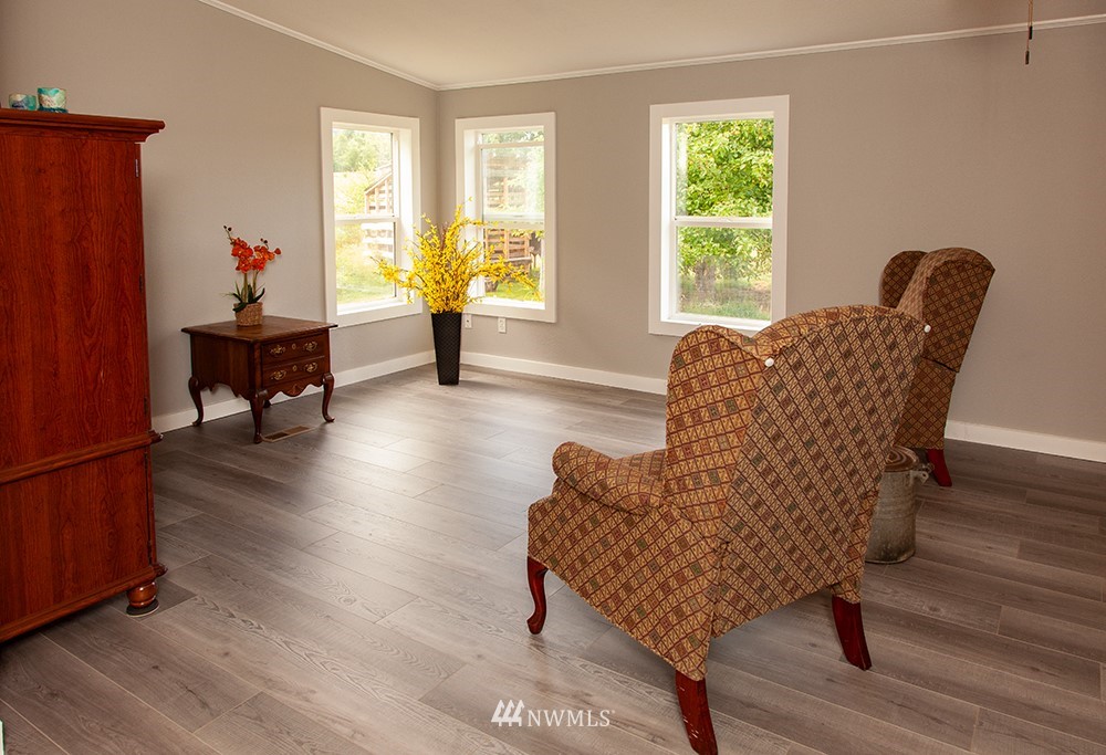 2977 East Smith Road Bellingham, WA 98226 - Photo 14 of 26 a living room with furniture and a window