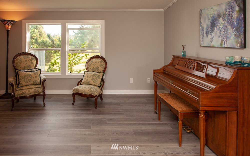 2977 East Smith Road Bellingham, WA 98226 - Photo 6 of 26 a living room with furniture and a window