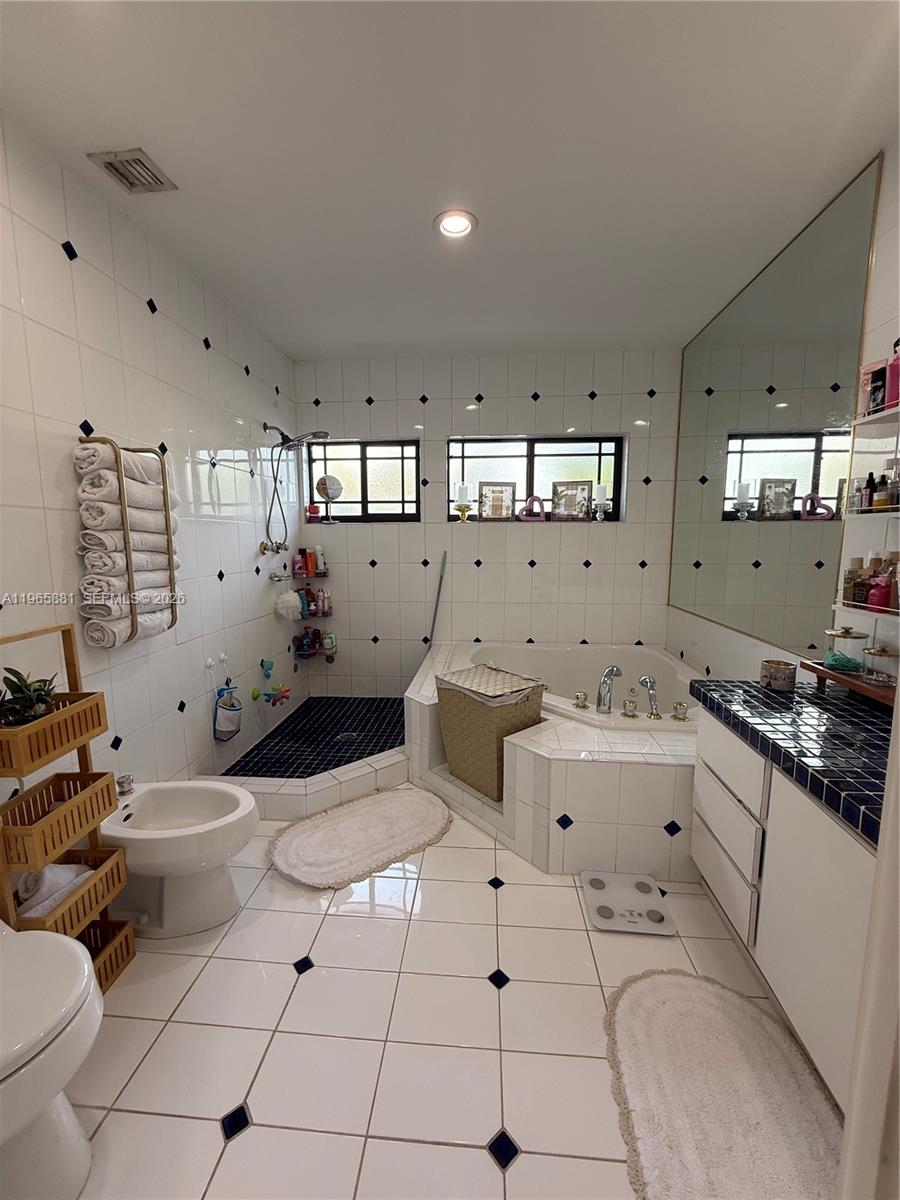 3521 Southwest 99th Court Miami, FL 33165 - Photo 38 of 70