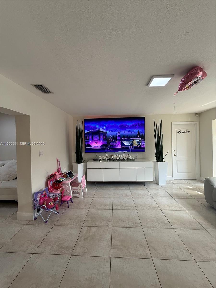 3521 Southwest 99th Court Miami, FL 33165 - Photo 8 of 70