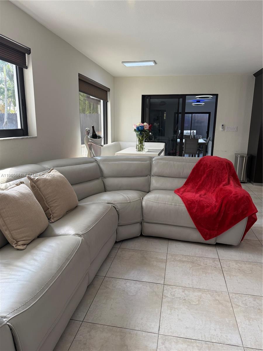 3521 Southwest 99th Court Miami, FL 33165 - Photo 10 of 70