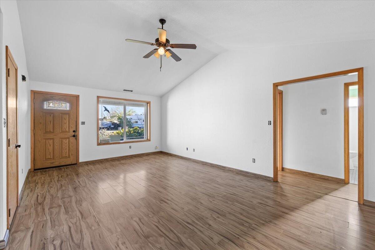 338 Joseph Street Central Point, OR 97502 - Photo 5 of 17 05-CI_4419
