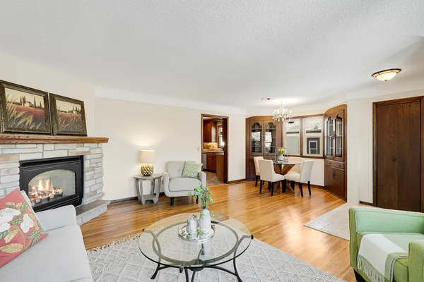 $535,000 | 4201 40th Avenue North, Robbinsdale, MN 55422