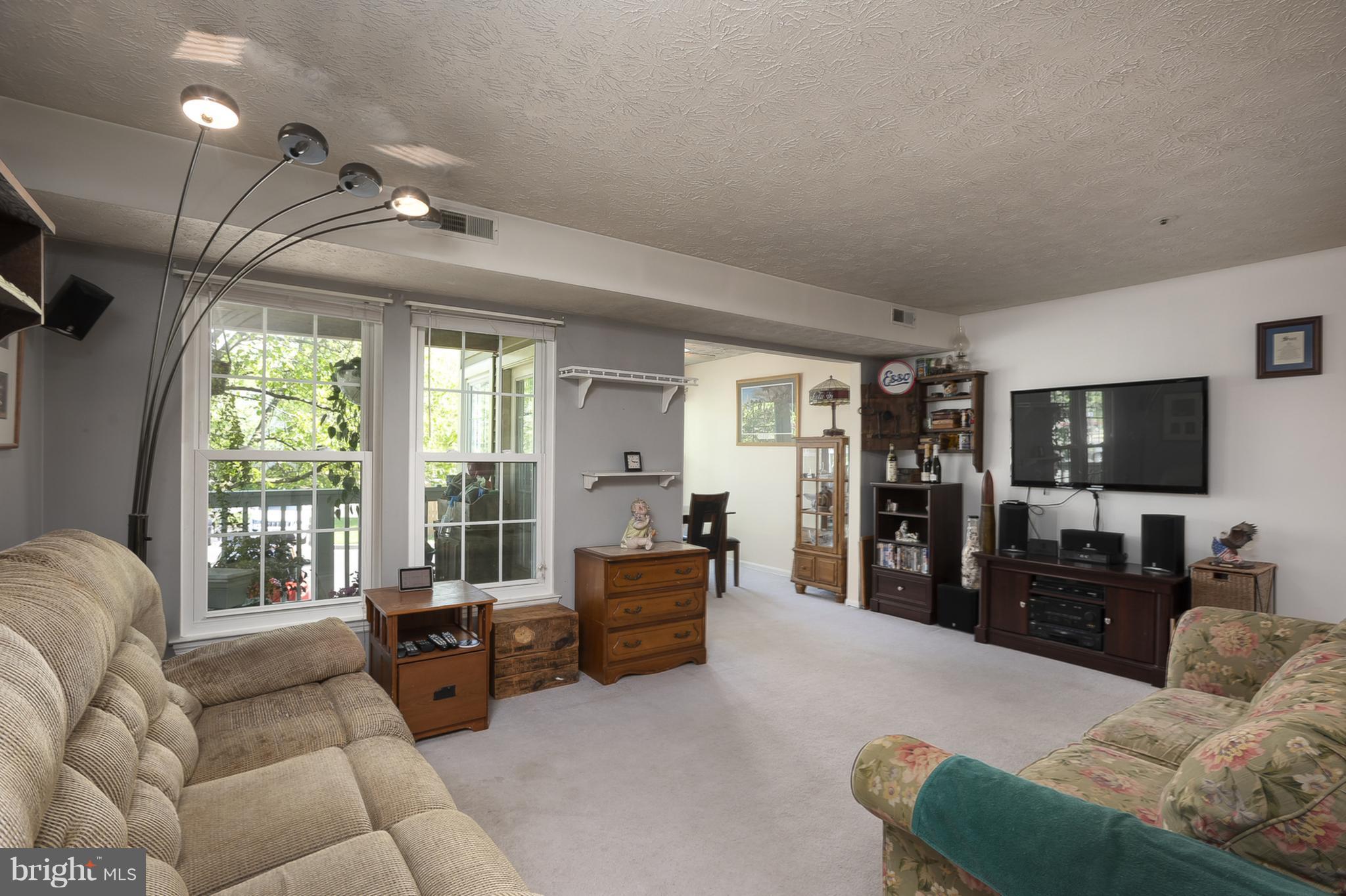 6375 Greenfield Road, Unit 1506 Elkridge, MD 21075 - Photo 3 of 16 Living Room