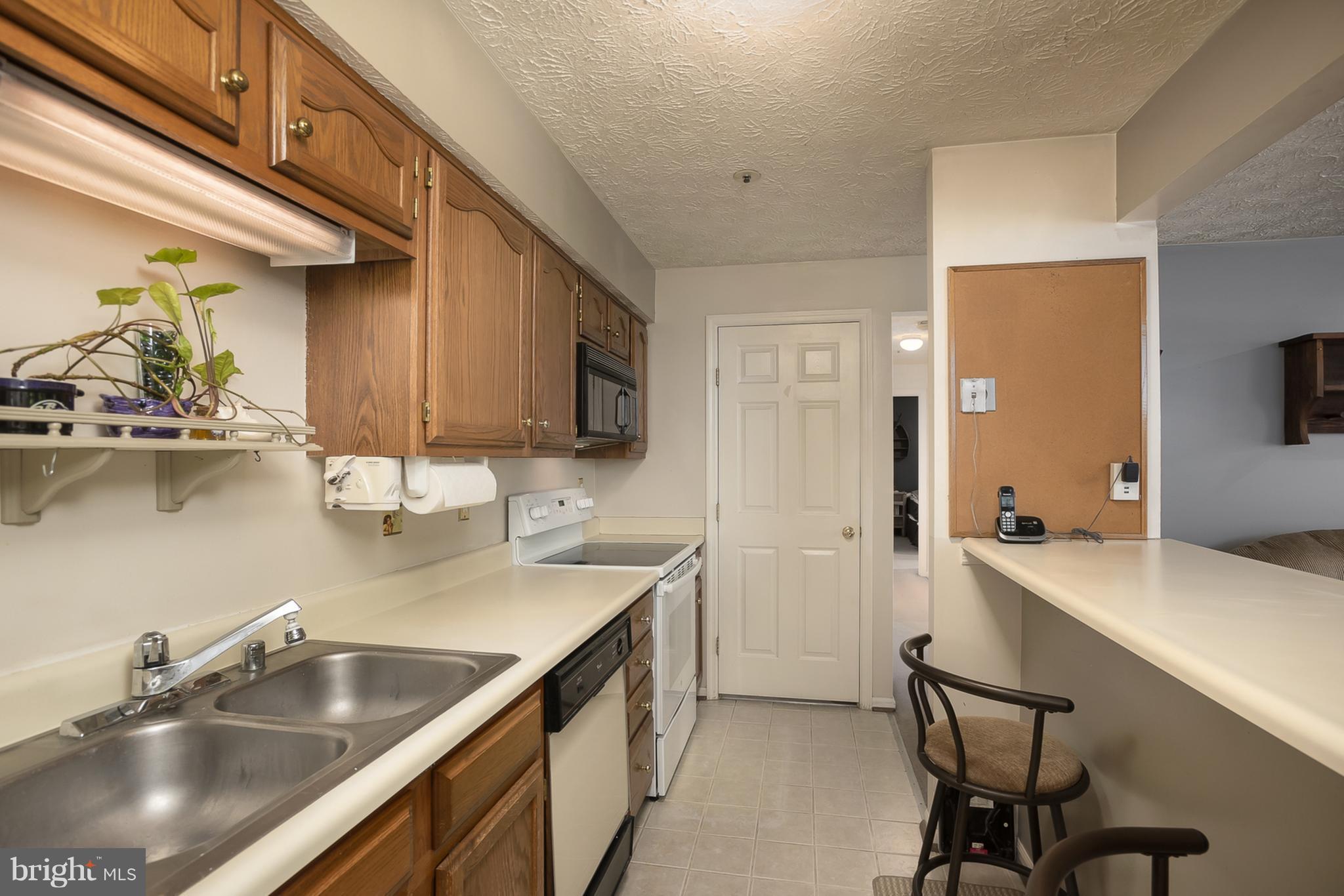 6375 Greenfield Road, Unit 1506 Elkridge, MD 21075 - Photo 6 of 16 Kitchen