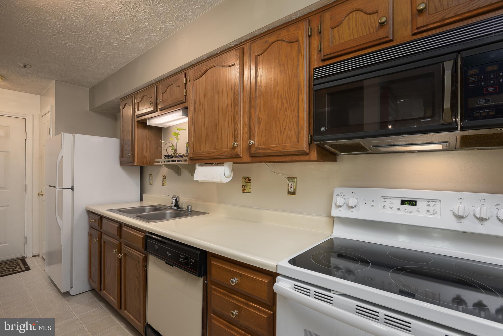 6375 Greenfield Road, Unit 1506 Elkridge, MD 21075 - Photo 7 of 16 Kitchen