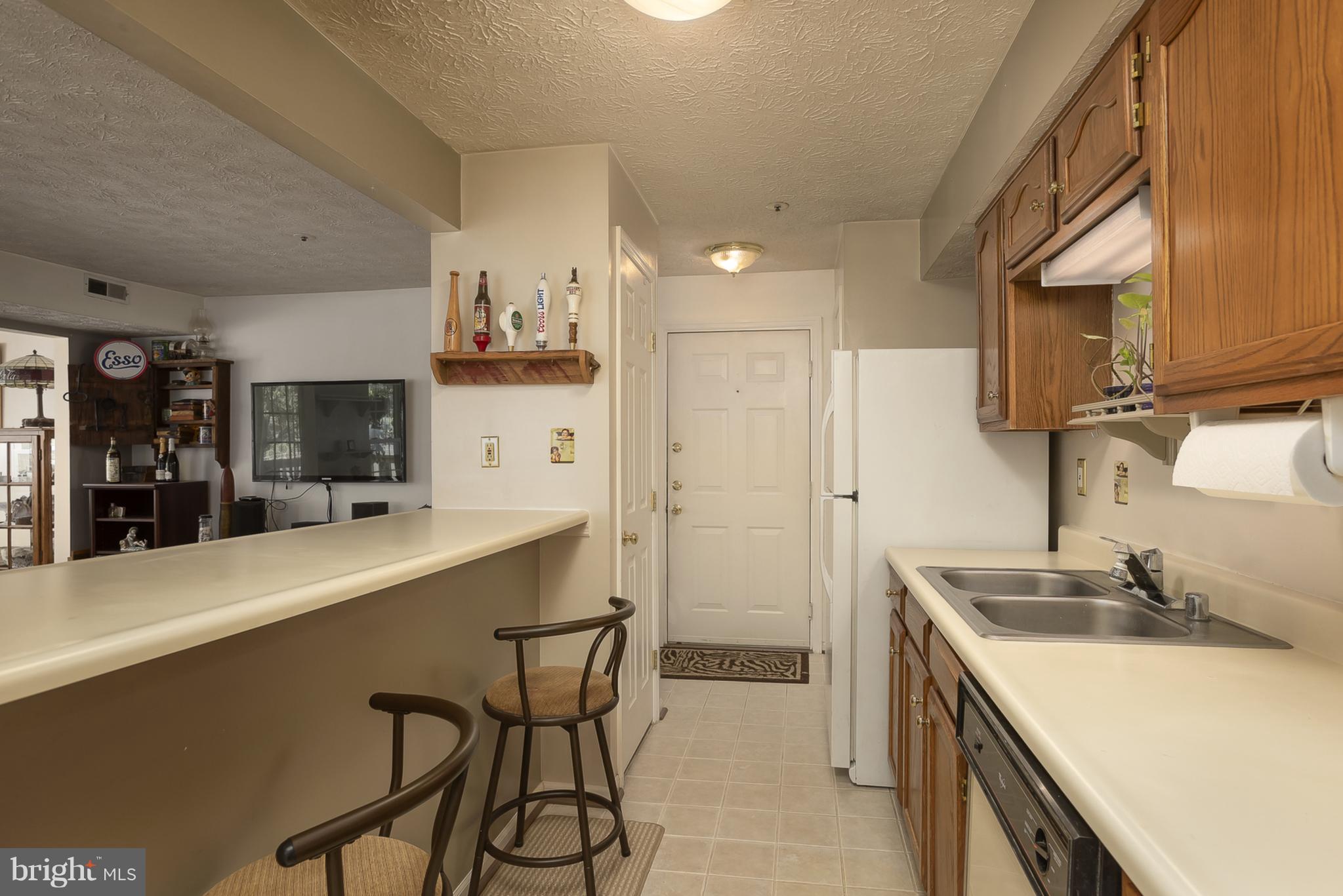 6375 Greenfield Road, Unit 1506 Elkridge, MD 21075 - Photo 8 of 16 Kitchen