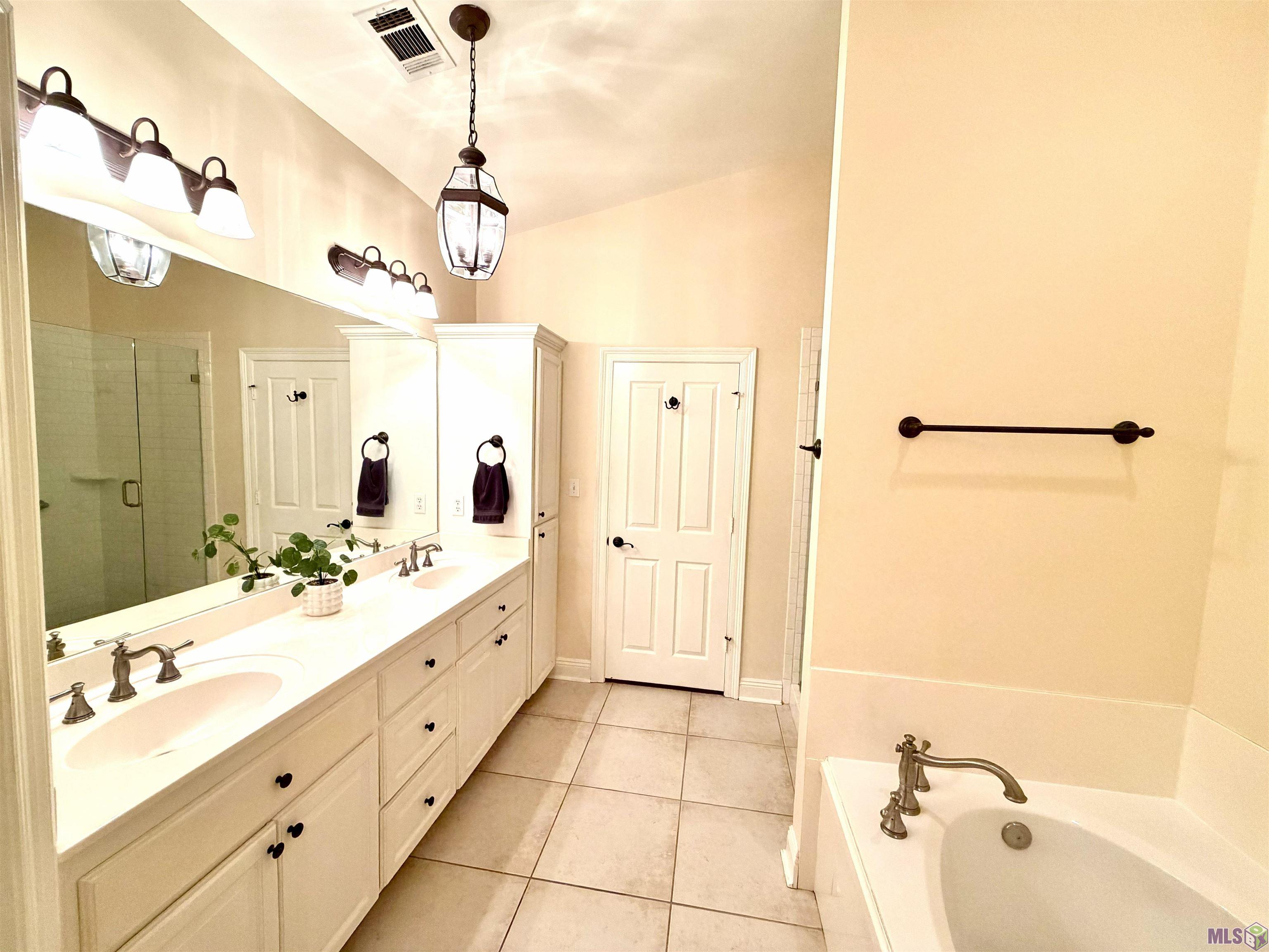2024 Lac Cache Court Baton Rouge, LA 70816 - Photo 1 of 19