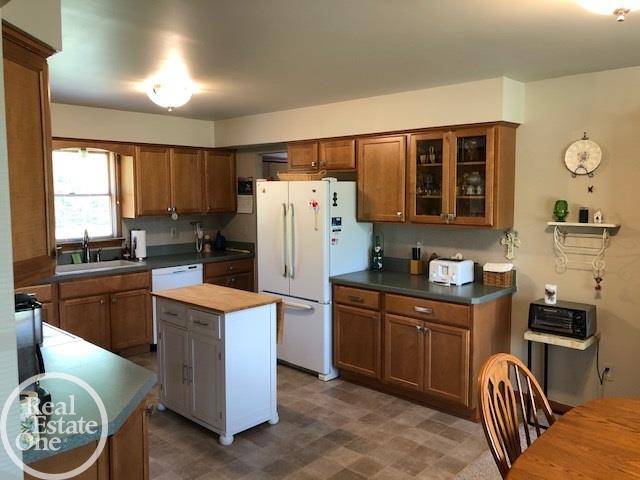 742 Sperry Road Allenton, MI 48002 - Photo 28 of 59 50019044-27.JPG