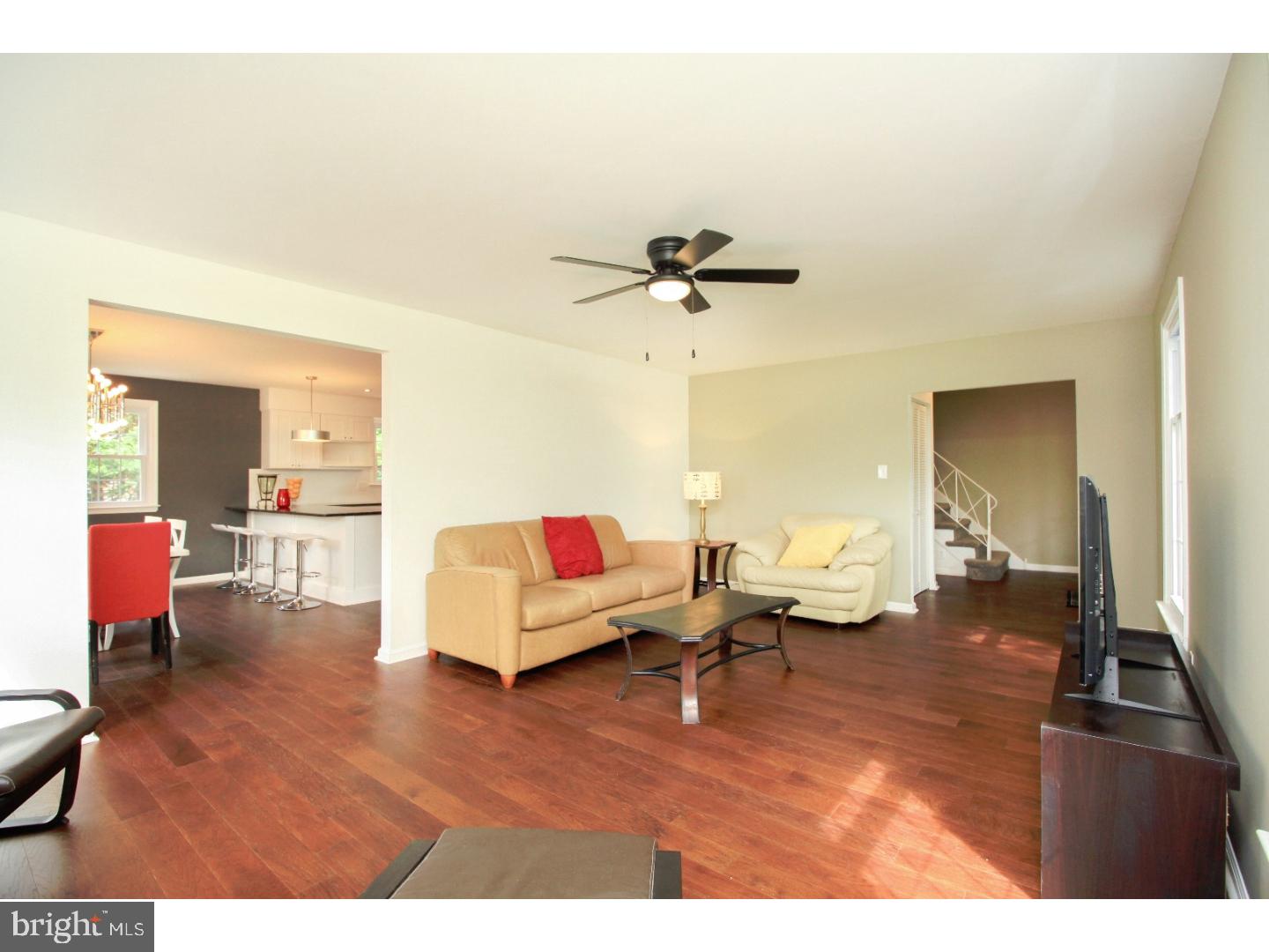 450 Doe Run Lane Springfield, PA 19064 - Photo 4 of 25 Living Room