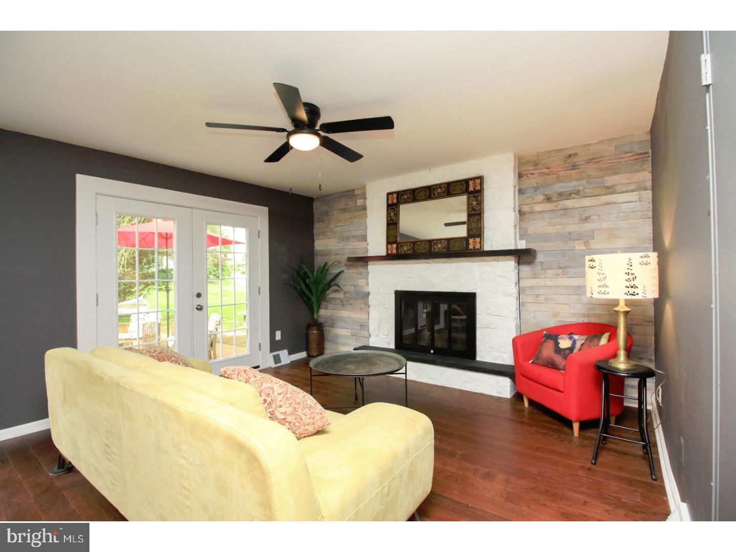 450 Doe Run Lane Springfield, PA 19064 - Photo 9 of 25 Family Room