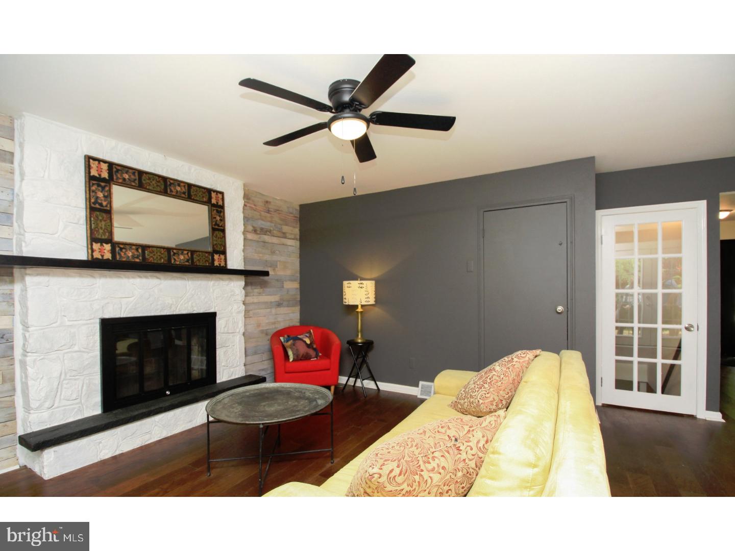 450 Doe Run Lane Springfield, PA 19064 - Photo 10 of 25 Family Room