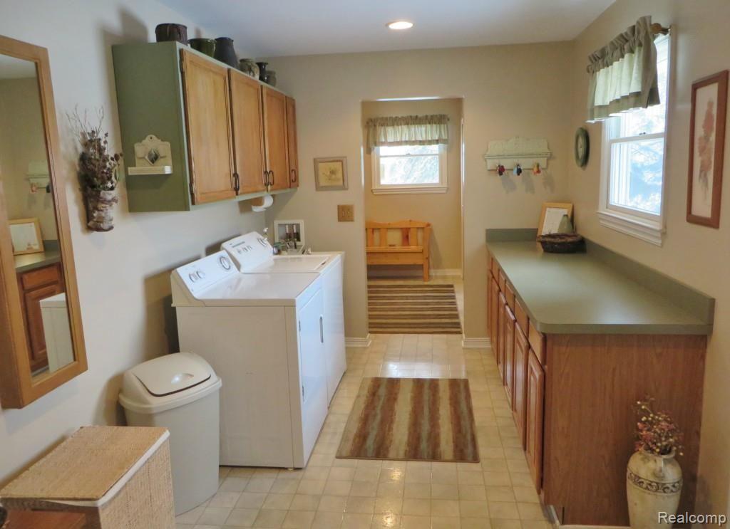 2599 Clark Road Lapeer, MI 48446 - Photo 13 of 36 laund area.jpg