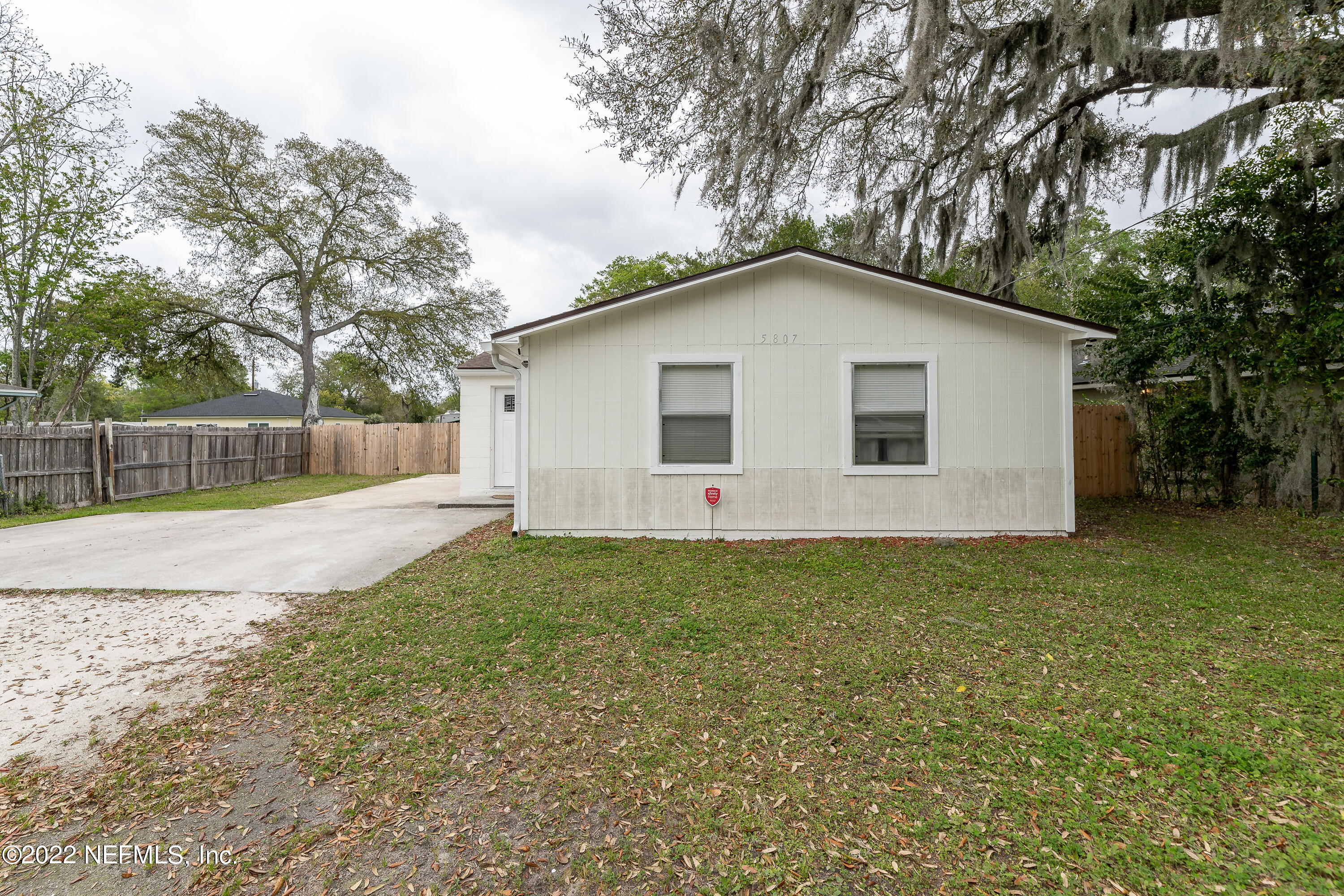 5807 Ricker Road Jacksonville, FL 32244 - Photo 6 of 31 a view of a backyard with a garden