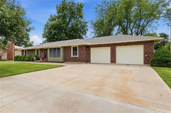 $305,000 | 242 Southeast 131st Road, Warrensburg, MO 64093