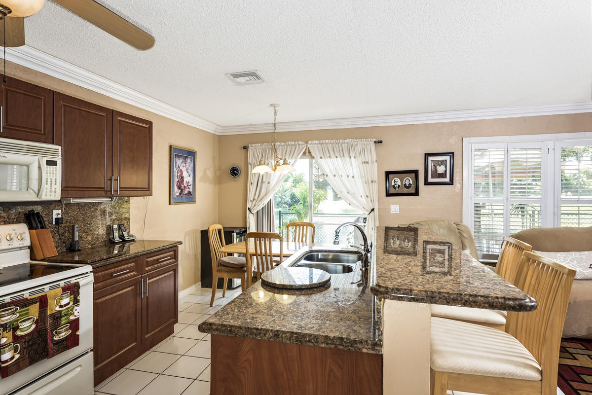 23323 Treeline Drive Boca Raton, FL 33428 - Photo 11 of 28 12