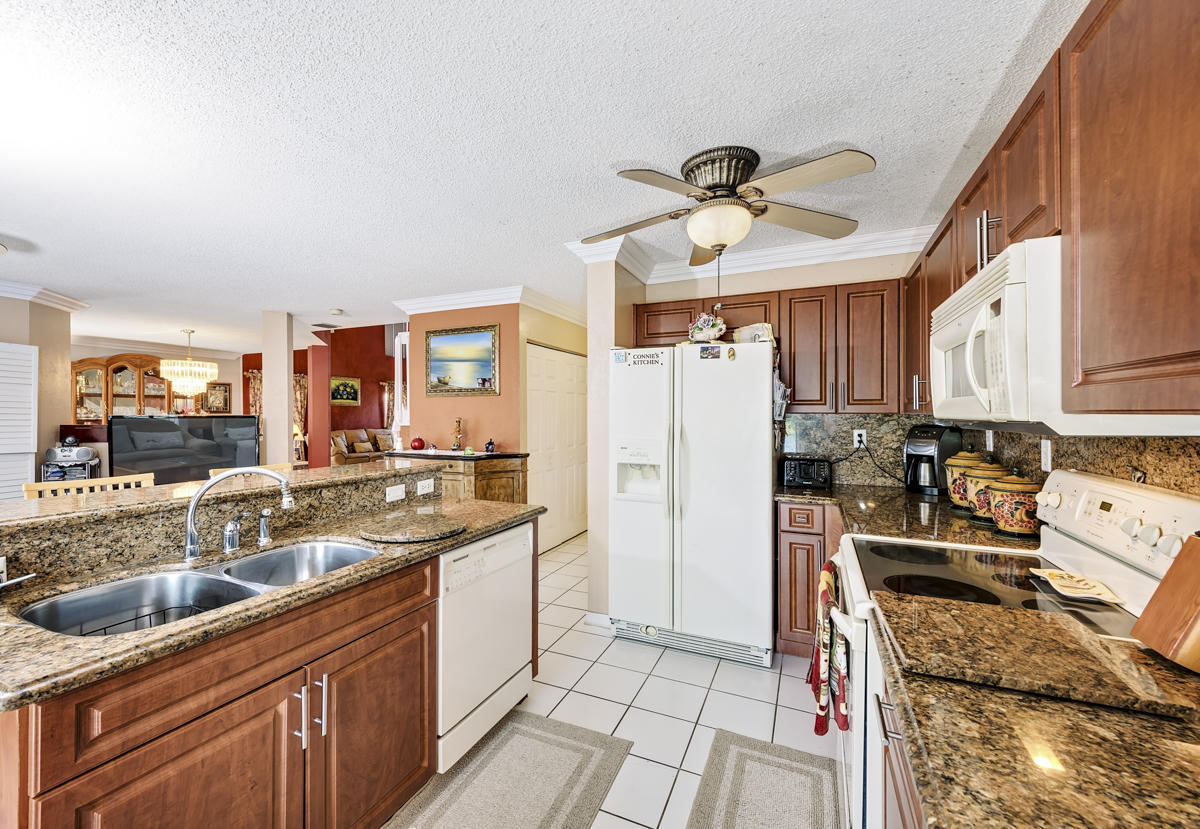 23323 Treeline Drive Boca Raton, FL 33428 - Photo 13 of 28 14