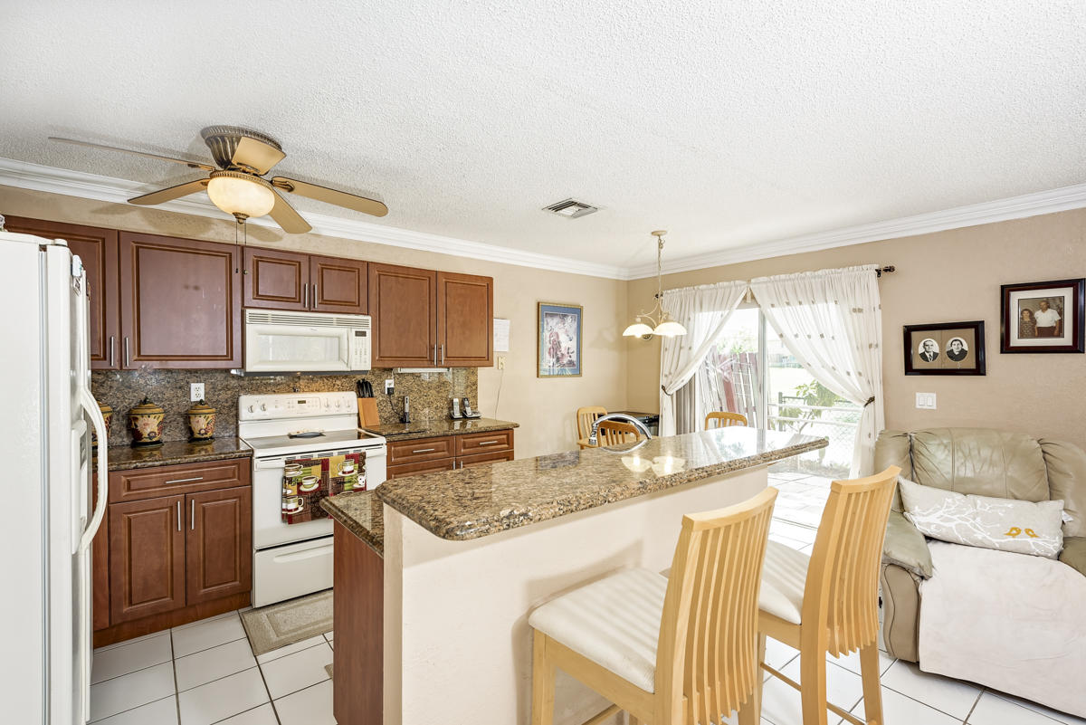 23323 Treeline Drive Boca Raton, FL 33428 - Photo 10 of 28 11