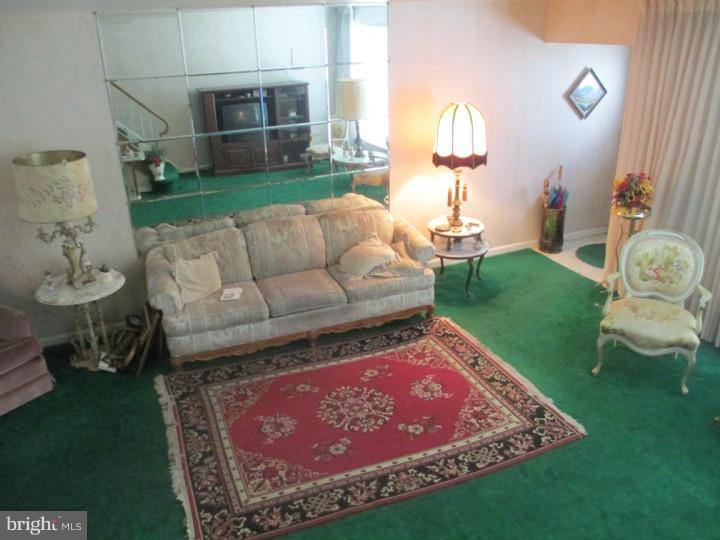 7438 Brockton Road Philadelphia, PA 19151 - Photo 3 of 13 Living Room