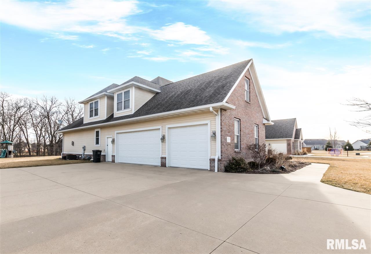 1709 Oak Ridge Washington, IL 61571 - Photo 3 of 36 Gallery Image 3