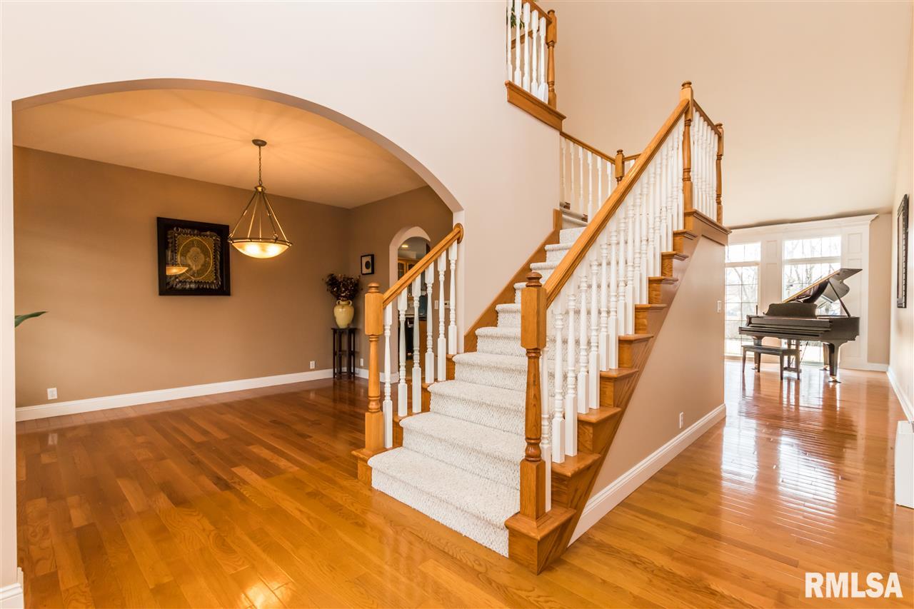 1709 Oak Ridge Washington, IL 61571 - Photo 4 of 36 Gallery Image 4