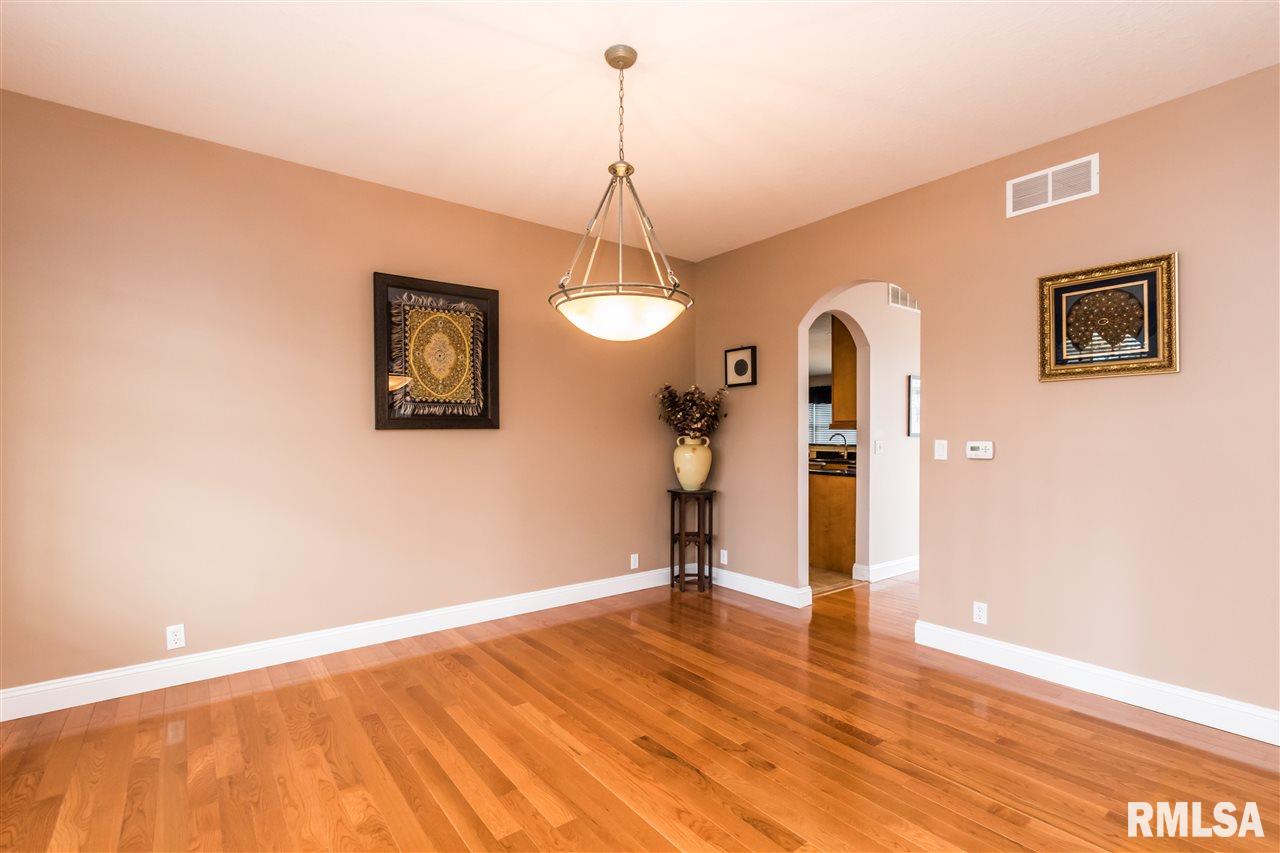 1709 Oak Ridge Washington, IL 61571 - Photo 5 of 36 Gallery Image 5