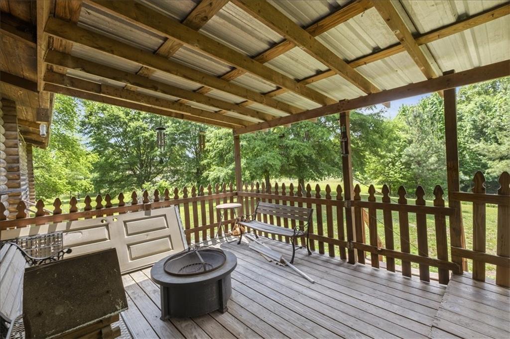 266 Anderson Road Rockmart, GA 30153 - Photo 24 of 31 a living room with a couch and a table