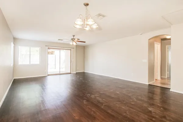 $1,950 | 2627 South 84th Glen, Tolleson, AZ 85353