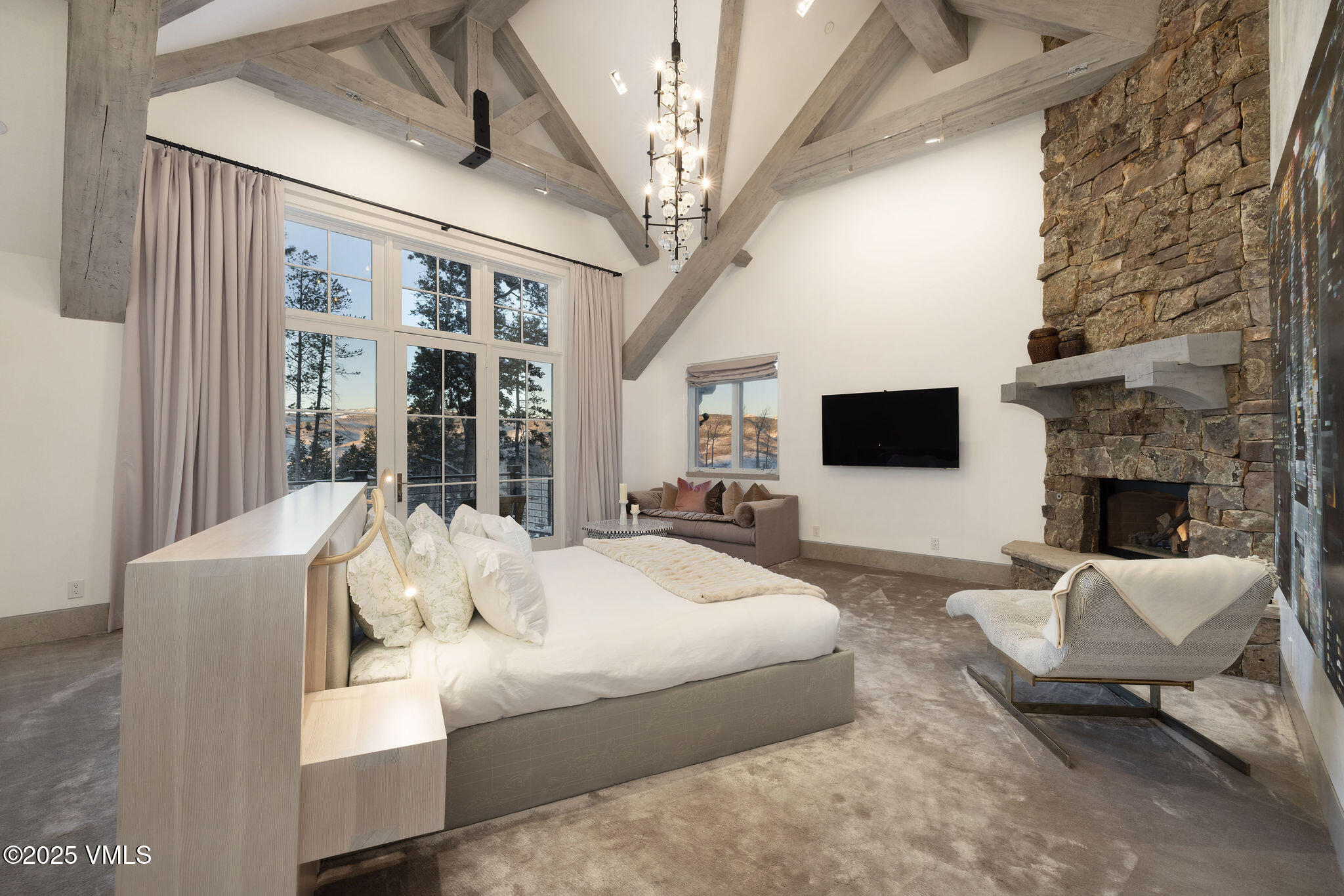 2584 Daybreak Ridge Road Avon, CO 81620 - Photo 24 of 53 2584_daybreak_ridge_interior_primary