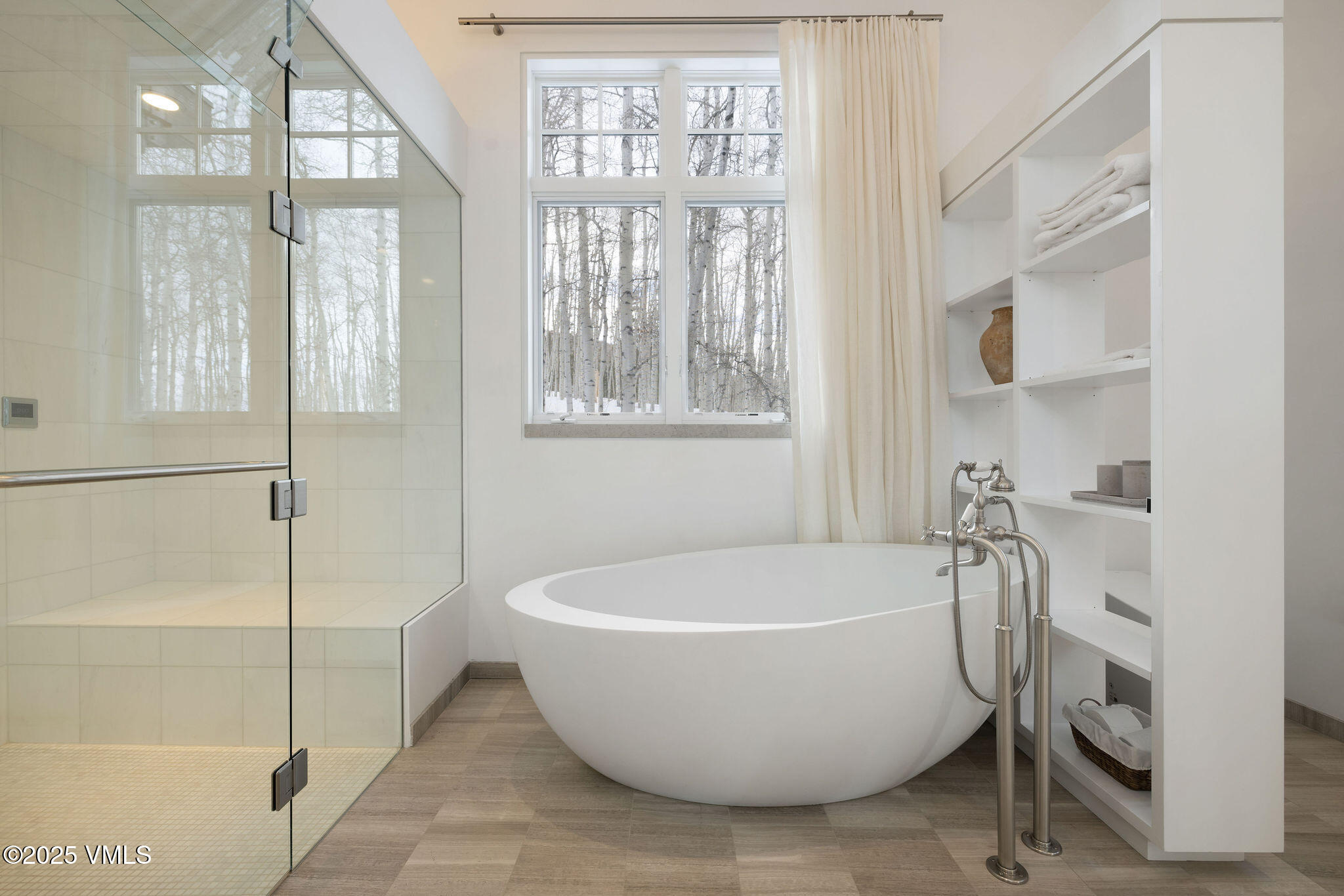 2584 Daybreak Ridge Road Avon, CO 81620 - Photo 26 of 53 2584_daybreak_ridge_interior_primary_bat