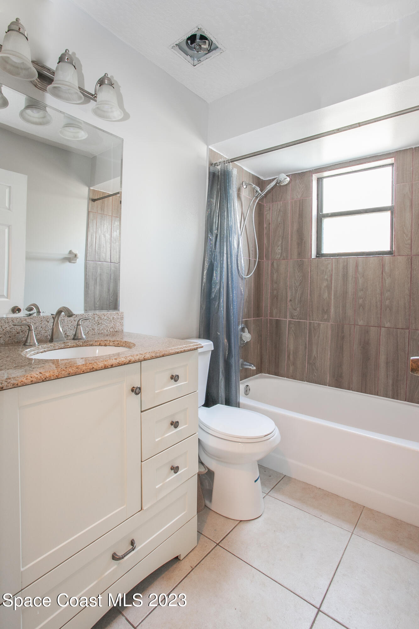 1679 Palm Ridge Road Melbourne, FL 32935 - Photo 21 of 28 Guest Bath