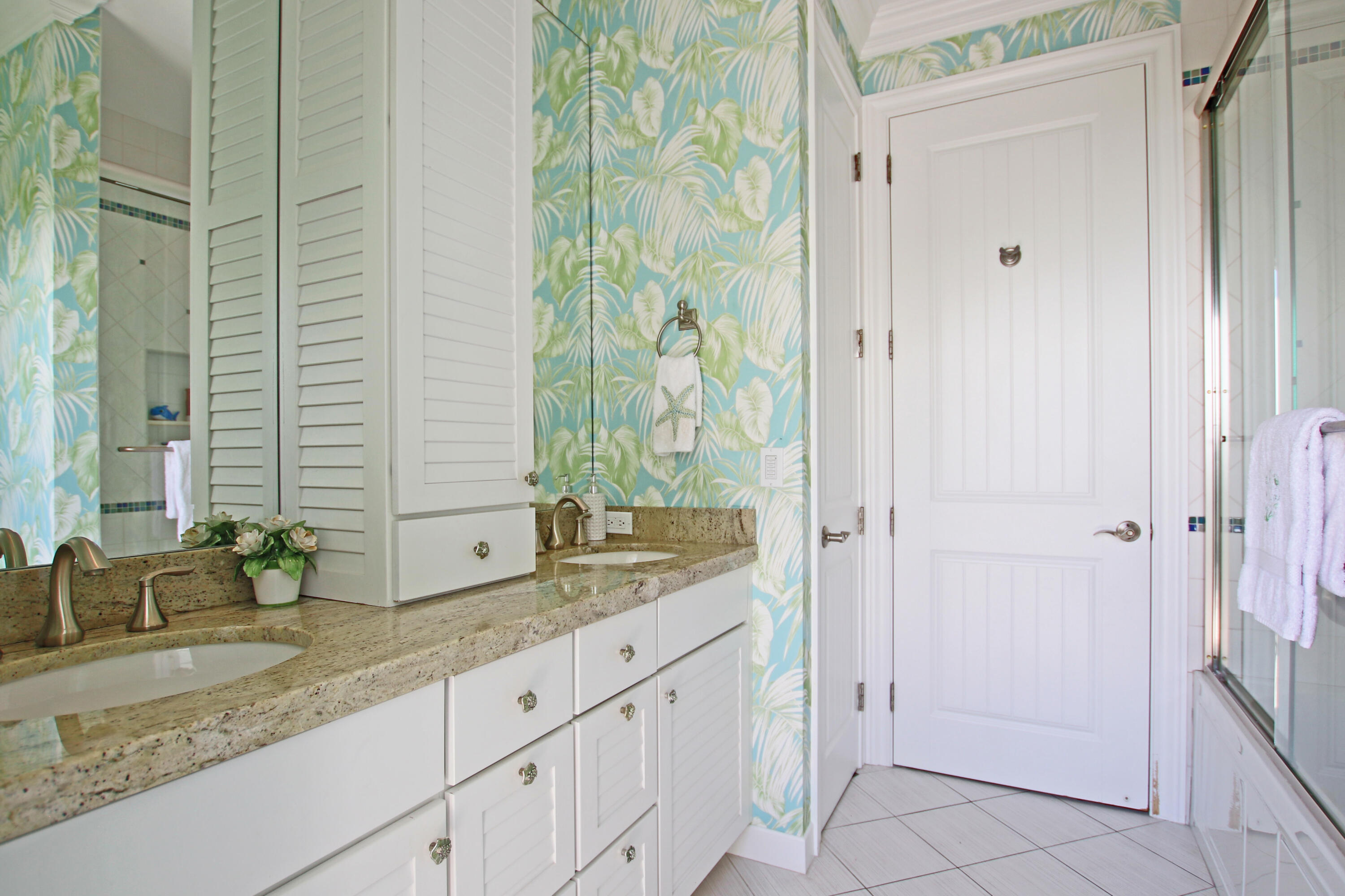 11 Bunker Place Tequesta, FL 33469 - Photo 32 of 43 Bathroom 3 IMG_1546