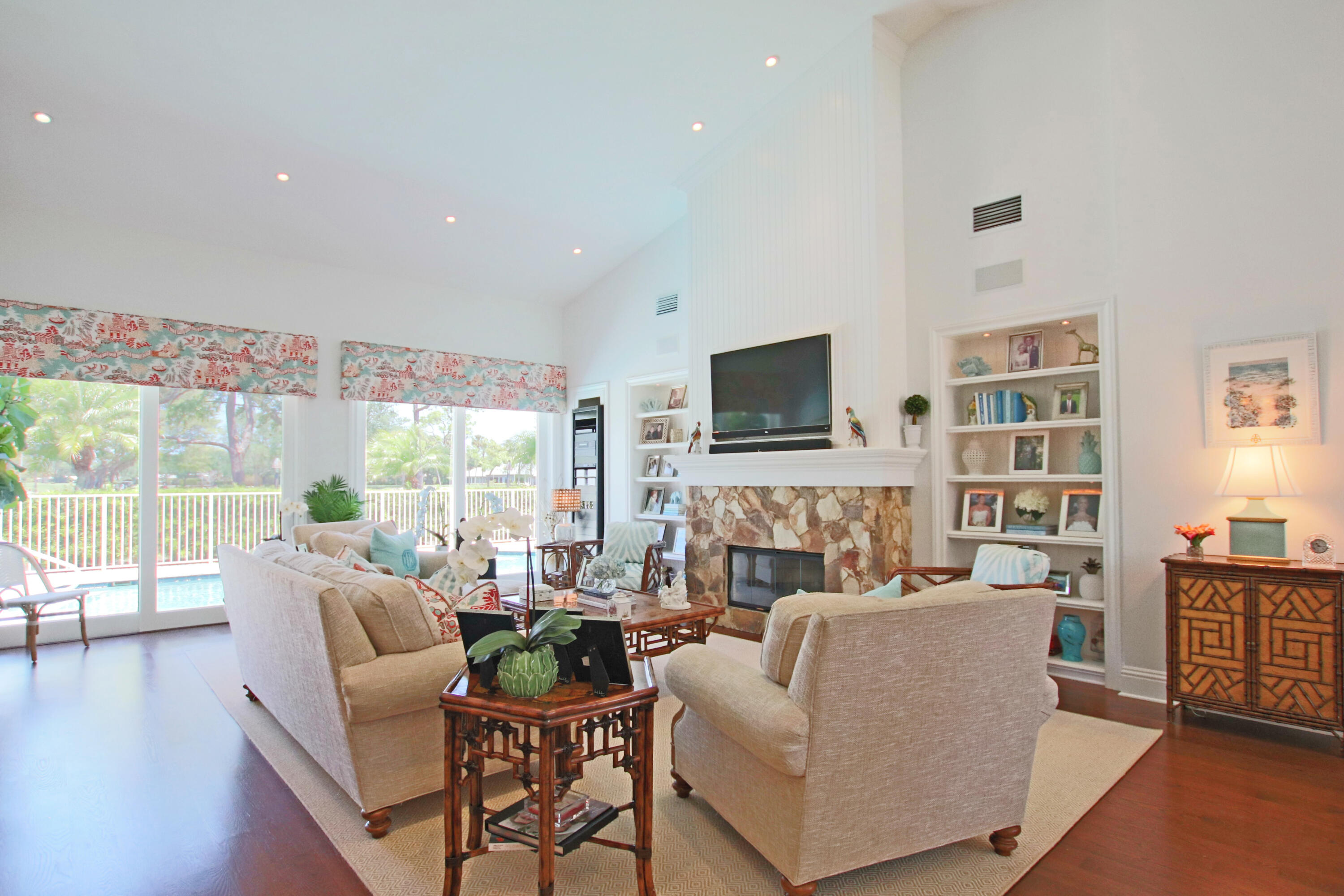 11 Bunker Place Tequesta, FL 33469 - Photo 10 of 43 Living Room IMG_1507