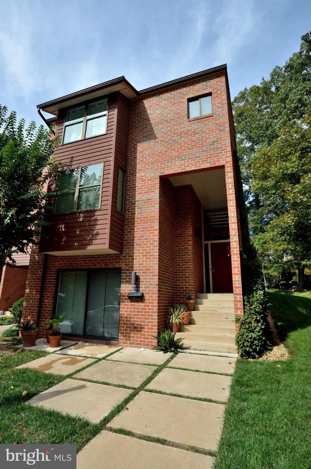 11528 Sunder Court Reston, VA 20190 - Photo 1 of 25 Exterior (Front)