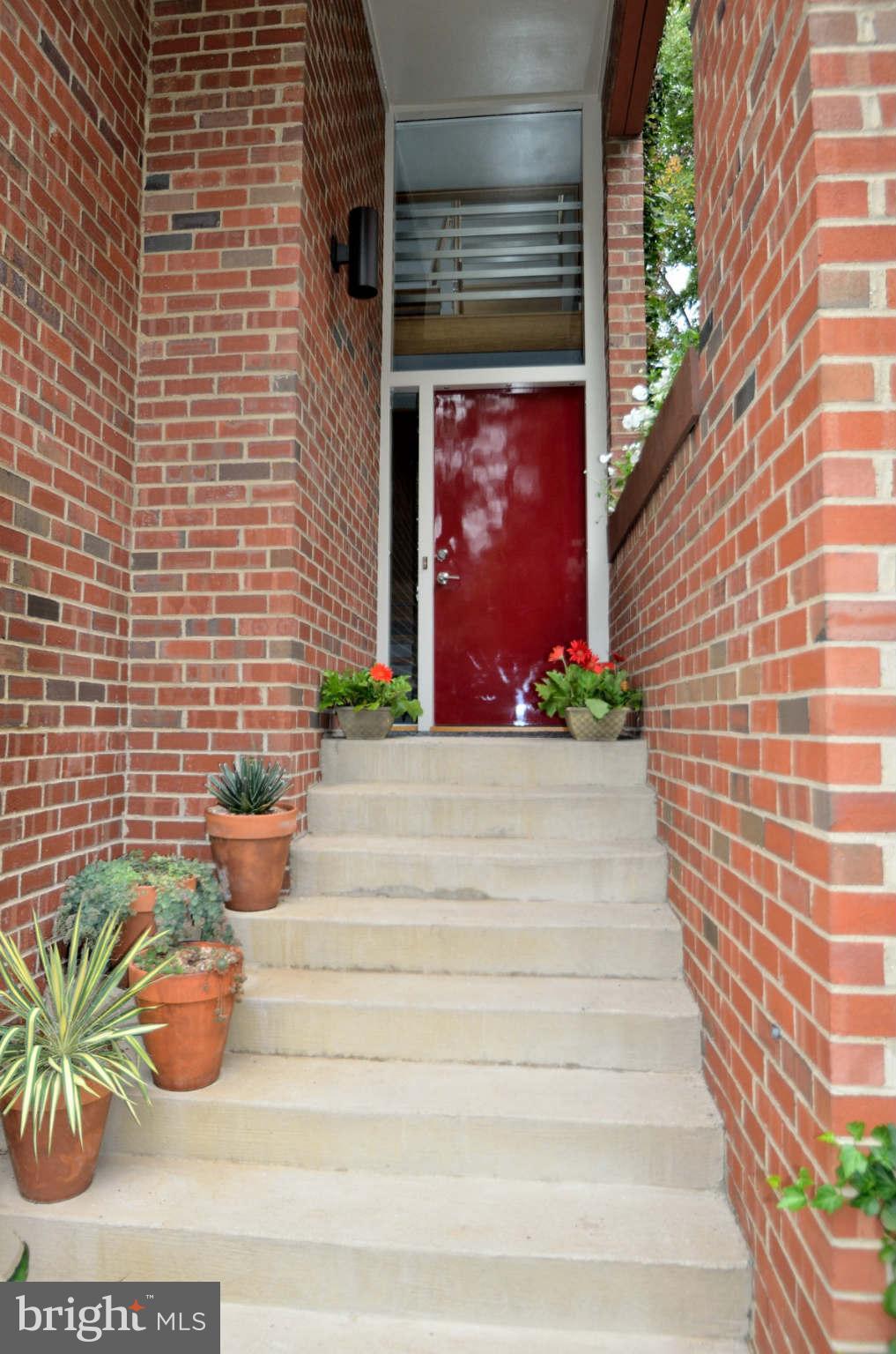 11528 Sunder Court Reston, VA 20190 - Photo 2 of 25 Exterior (Front)