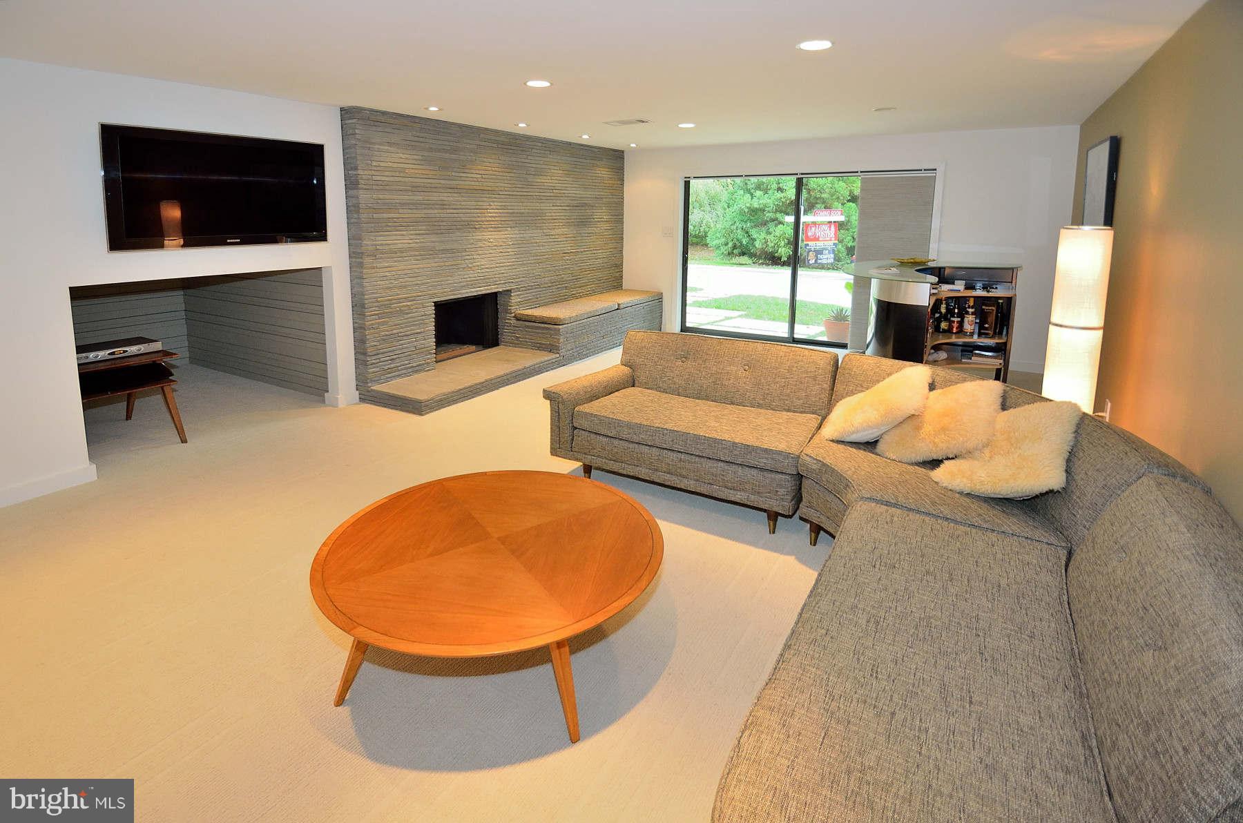 11528 Sunder Court Reston, VA 20190 - Photo 17 of 25 Family Room