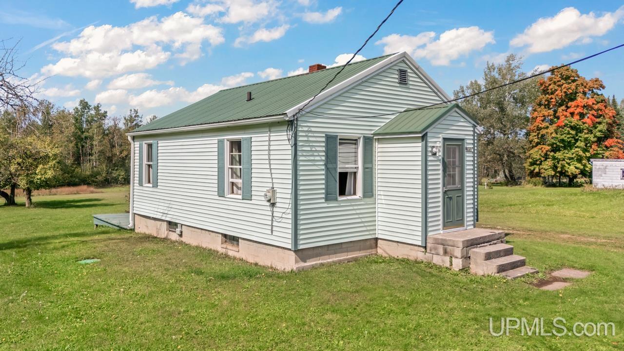 4047 D Road Bark River, MI 49807 - Photo 4 of 22