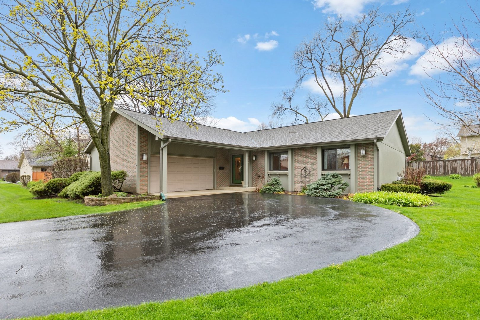 330 High Point Court Roselle, IL 60172 - Photo 1 of 28