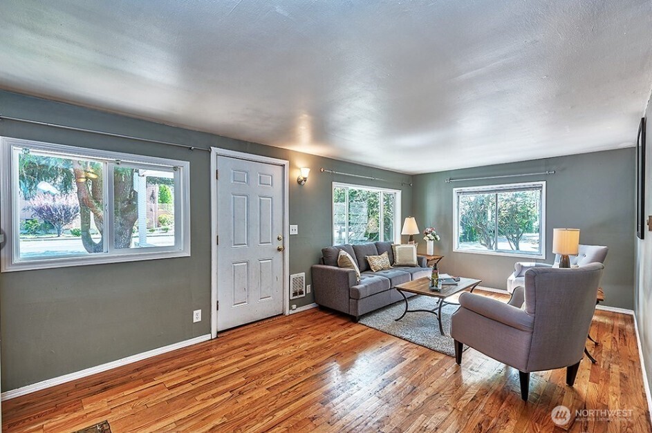 22910 Edmonds Way Edmonds, WA 98020 - Photo 5 of 23