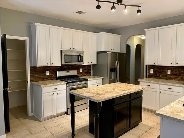 $2,400 | 2827 Mustang Hill Lane, Katy, TX 77449