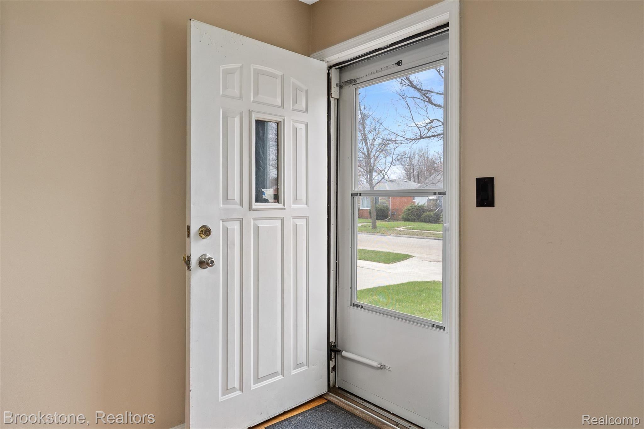 20859 Hampton Road Harper Woods, MI 48225 - Photo 4 of 23 Front entrance