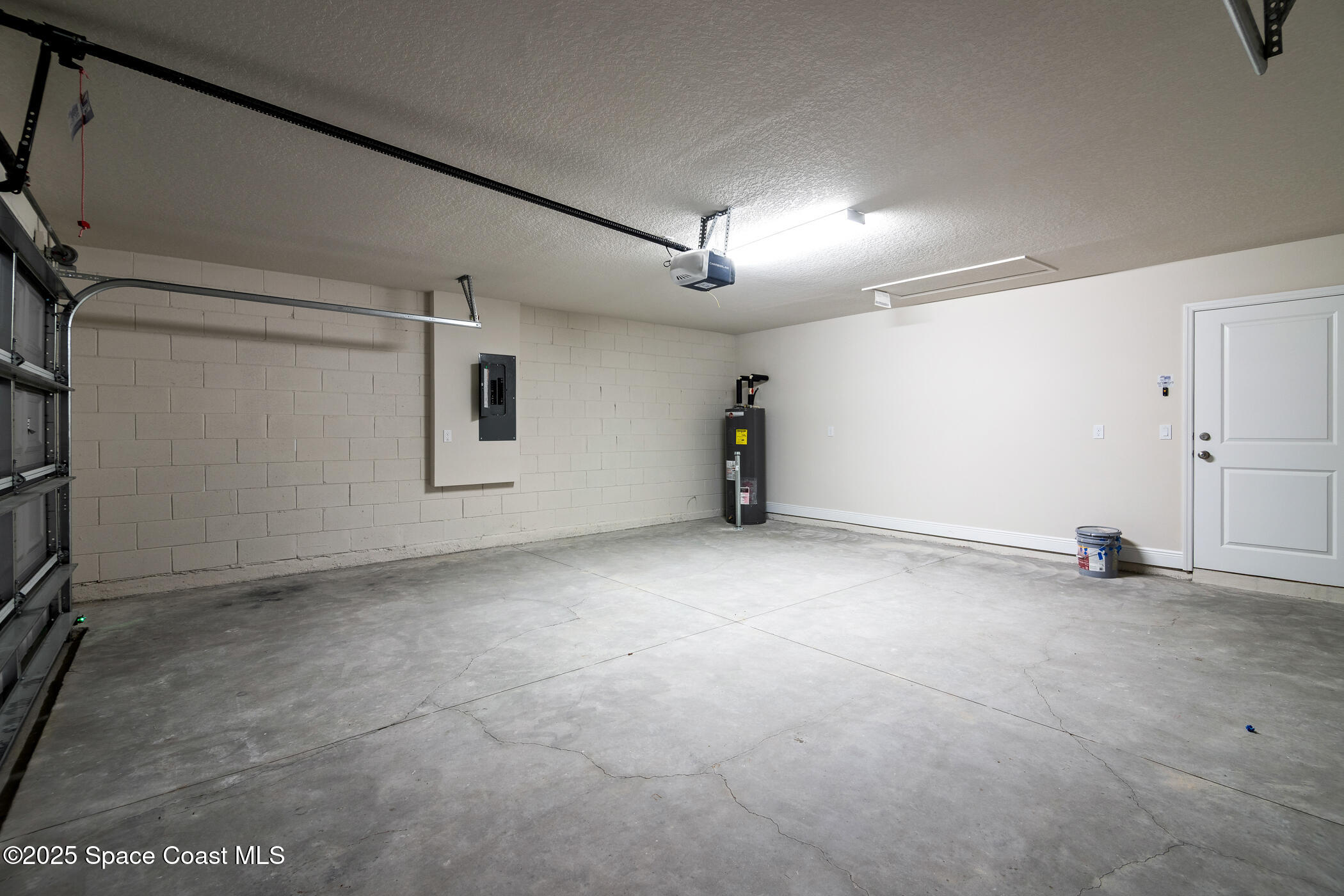 5435 Southeast 91st Street Ocala, FL 34480 - Photo 37 of 44 an empty room with windows