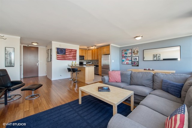 655 West Irving Park Road, Unit 5504 Chicago, IL 60613 - Photo 4 of 20