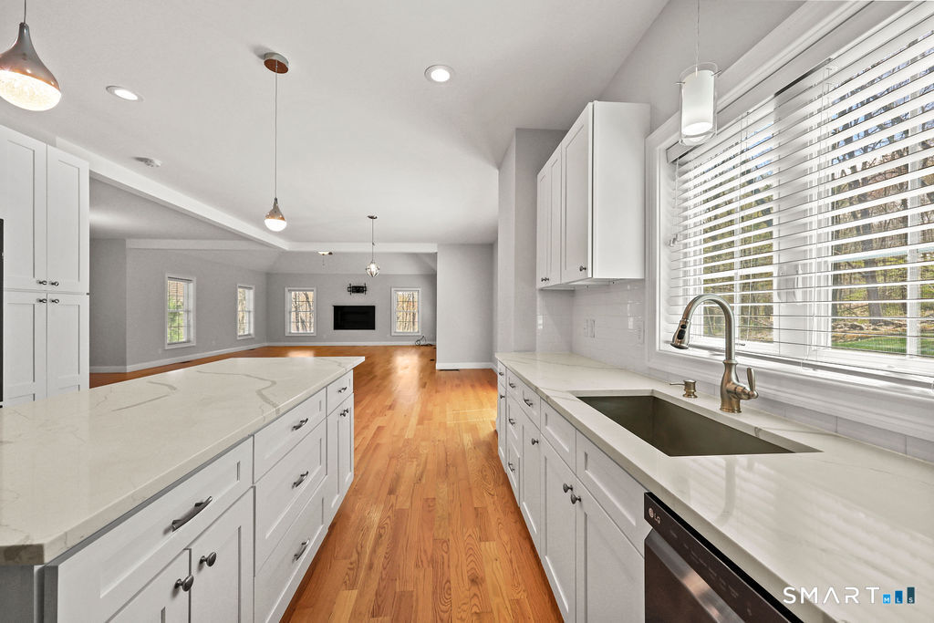 359 Hammertown Road Monroe, CT 06468 - Photo 11 of 40