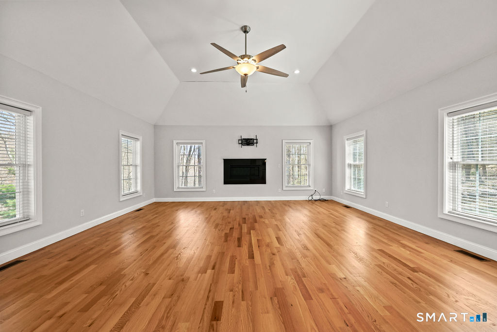 359 Hammertown Road Monroe, CT 06468 - Photo 4 of 40