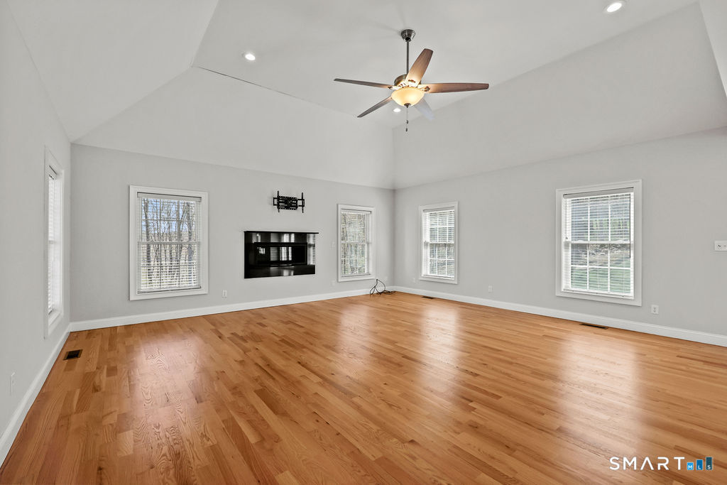 359 Hammertown Road Monroe, CT 06468 - Photo 5 of 40