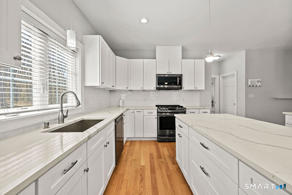 359 Hammertown Road Monroe, CT 06468 - Photo 9 of 40