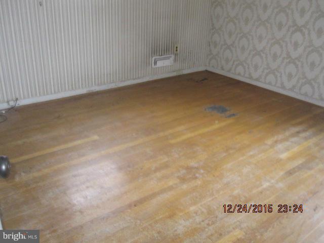 6117 Collinsway Road Catonsville, MD 21228 - Photo 7 of 11