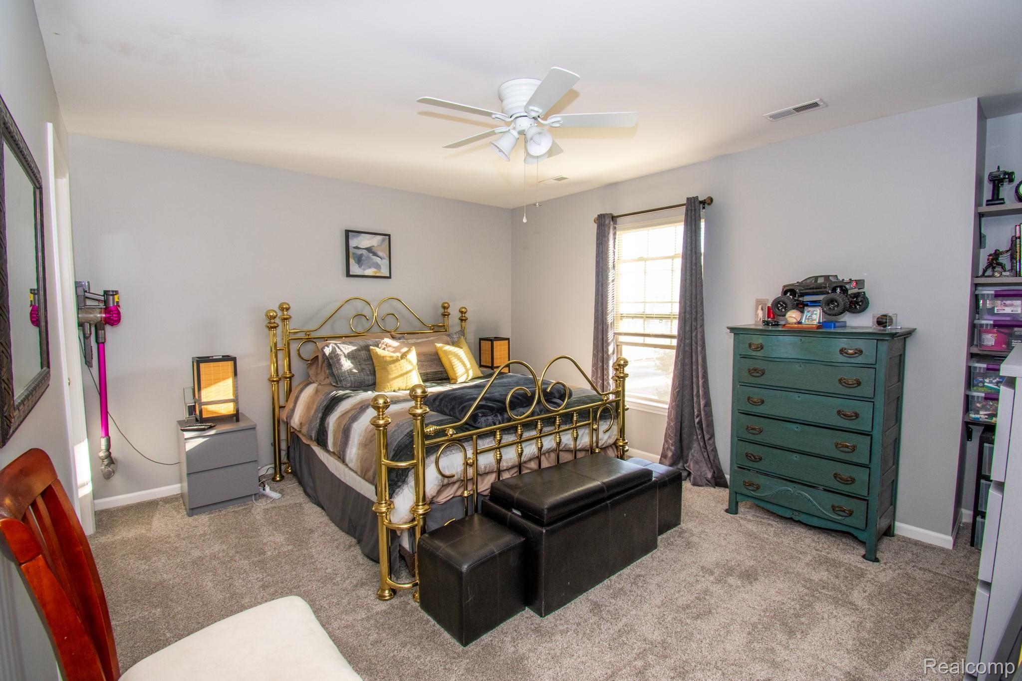 11878 Farmington Road Livonia, MI 48150 - Photo 18 of 26 Bedroom 2.jpg